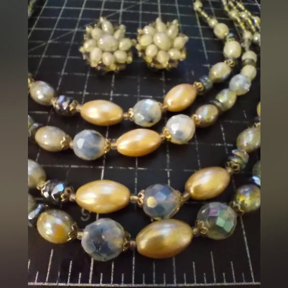 Vintage 4 Strand Art Glass Necklace With Matching Clip-On Earrings, 16 I… - Picture 4 of 9